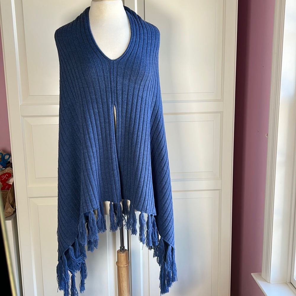 New York & Co NWT 100% acrylic blue poncho with tassels. On size fits all.